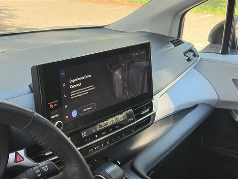 Used 2025 Toyota Sienna XLE FWD image 38