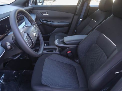 New 2026 Nissan Leaf w/ Illuminated Package FWD image 18