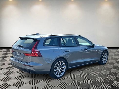 Used 2020 Volvo V60 T5 Momentum w/ Protection Package image 3