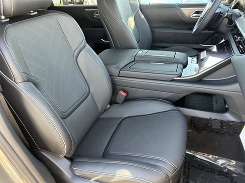 New 2026 INFINITI QX80 Luxe image 10