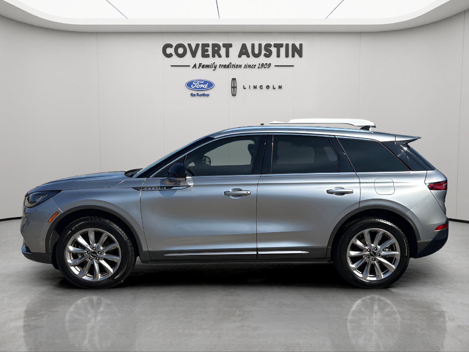 Used 2022 Lincoln Corsair FWD w/ Premium Package image 2