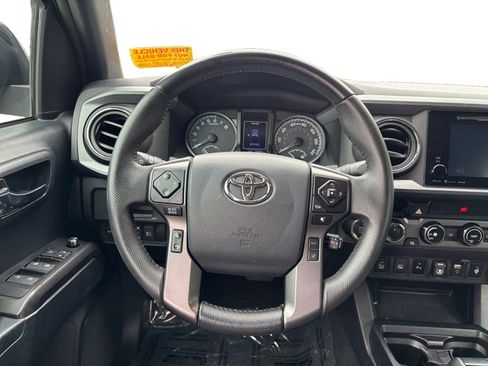 Used 2018 Toyota Tacoma TRD Off-Road w/ Technology Package image 12