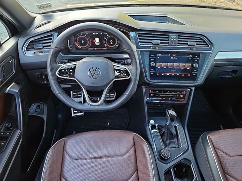 Used 2022 Volkswagen Tiguan SEL R-Line AWD/4WD image 11