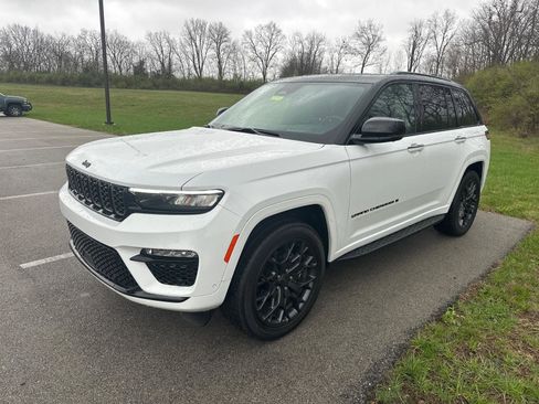 Used 2025 Jeep Grand Cherokee Summit image 5