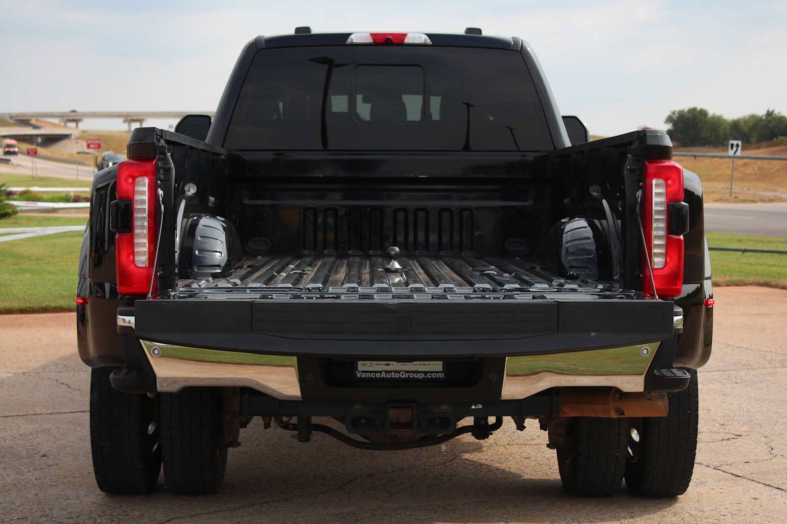 Used 2024 Ford F450 Lariat w/ Lariat Ultimate Package AWD/4WD image 13