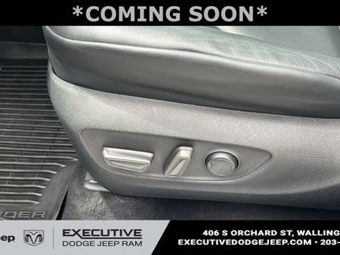 Used 2022 Toyota Highlander XLE AWD/4WD image 11