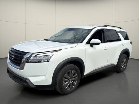 Used 2024 Nissan Pathfinder SV FWD image 3