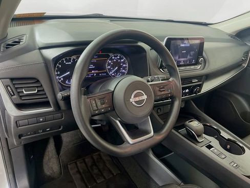Used 2024 Nissan Rogue SV image 10