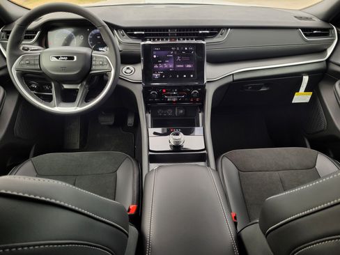 New 2025 Jeep Grand Cherokee L Altitude image 13