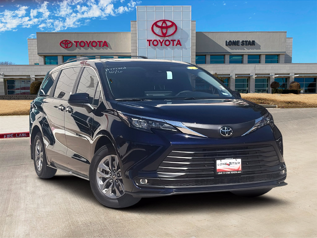 Used 2026 Toyota Sienna XLE FWD image 1