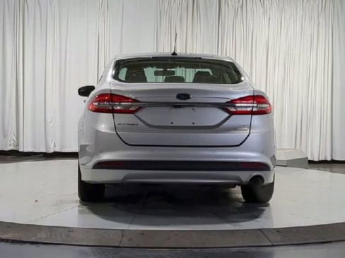 Used 2017 Ford Fusion SE w/ Fusion SE Technology Package image 9