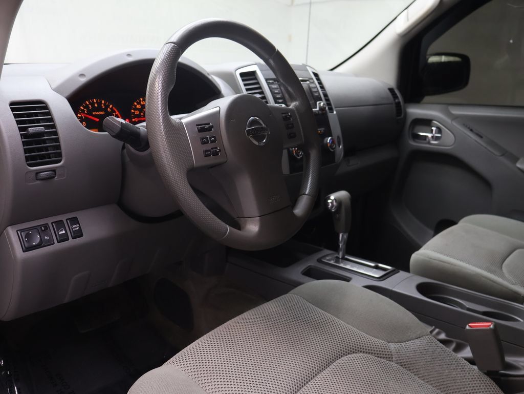 Used 2018 Nissan Frontier SV AWD/4WD image 17