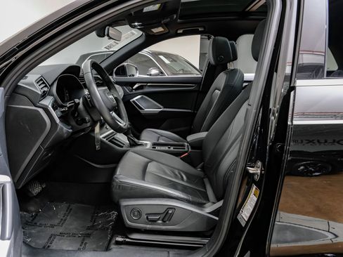 Used 2025 Audi Q3 2.0T Premium image 4