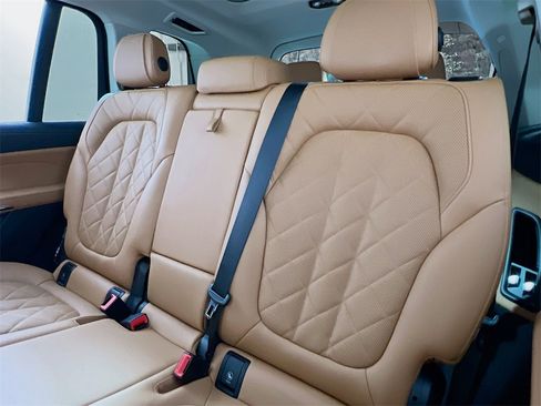 Used 2023 BMW X7 xDrive40i w/ Premium Package image 22