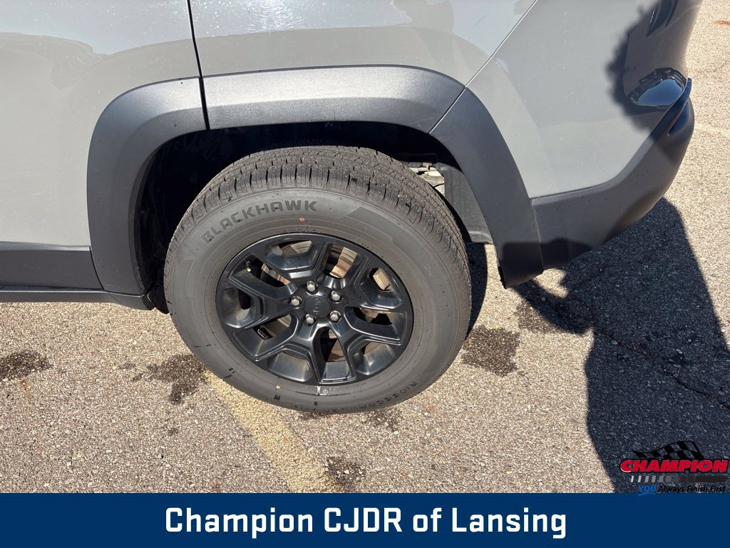 Used 2019 Jeep Cherokee Trailhawk w/ Cold Weather Group AWD/4WD image 32