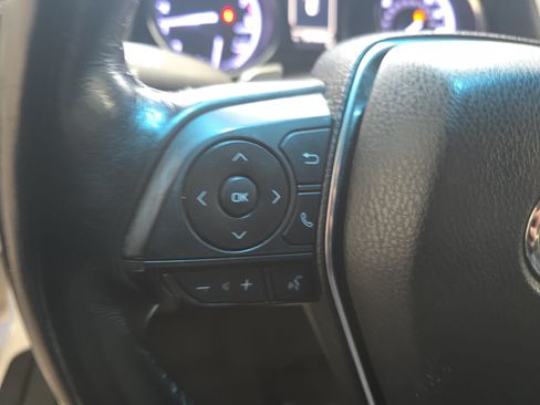 Used 2019 Toyota Camry SE FWD image 17