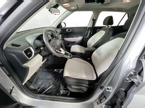 Used 2024 Hyundai Venue SEL FWD image 19