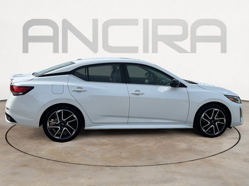 Used 2025 Nissan Sentra SR w/ SR Premium Package FWD image 11