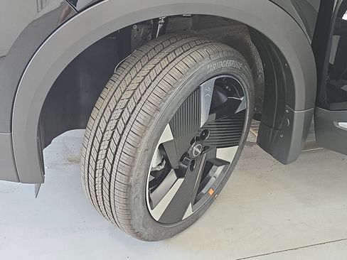 New 2026 Nissan Kicks SR FWD image 31