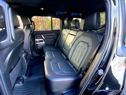 Used 2022 Land Rover Defender 110 X-Dynamic SE image 19