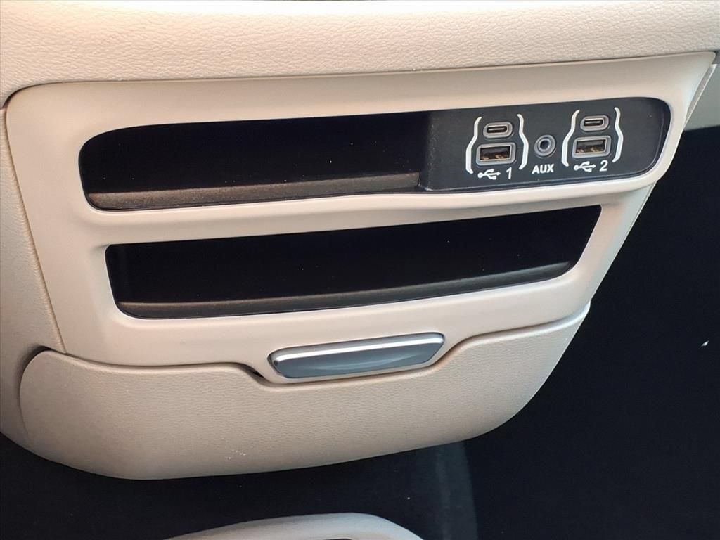 Used 2024 Chrysler Pacifica Touring-L FWD image 26