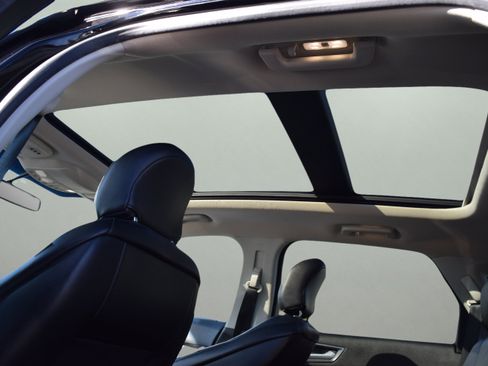 Used 2018 Ford Edge Titanium w/ Equipment Group 301A image 9