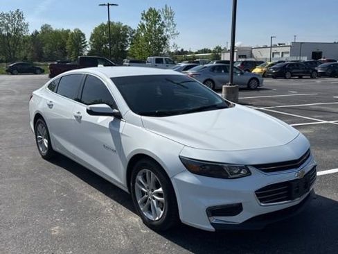 Used 2018 Chevrolet Malibu LT FWD image 2