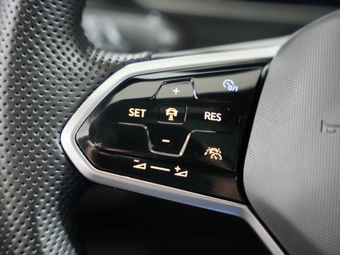 Used 2024 Volkswagen Tiguan SE R-Line AWD/4WD image 13