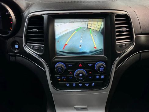 Used 2018 Jeep Grand Cherokee Limited image 24