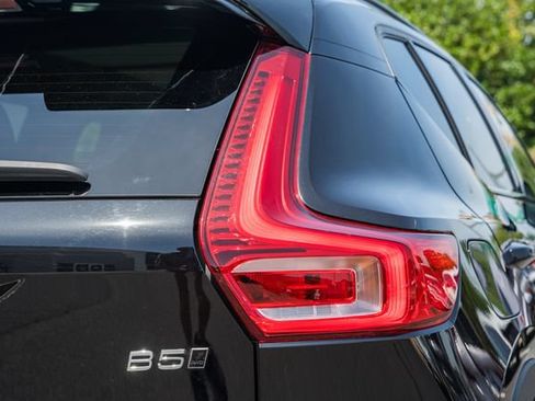 Certified 2024 Volvo XC40 B5 Plus w/ Protection Package Premier AWD/4WD image 7