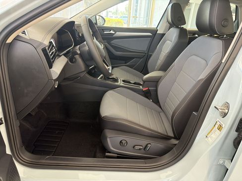 New 2026 Volkswagen Jetta SE FWD image 5