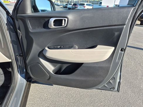 Used 2025 Hyundai Venue SEL image 27