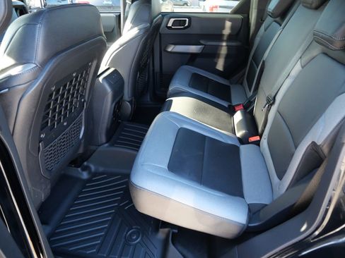 Used 2022 Ford Bronco Black Diamond w/ Sasquatch Package image 22