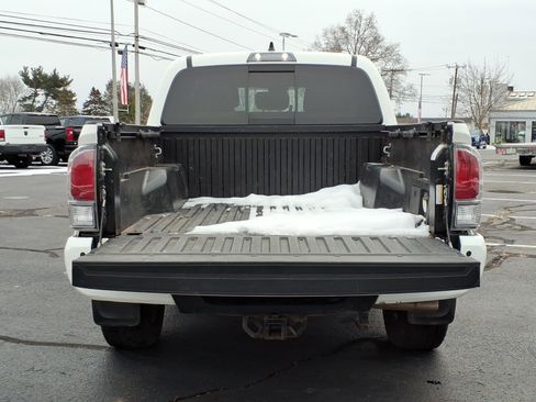 Used 2021 Toyota Tacoma TRD Sport w/ Technology Package image 11