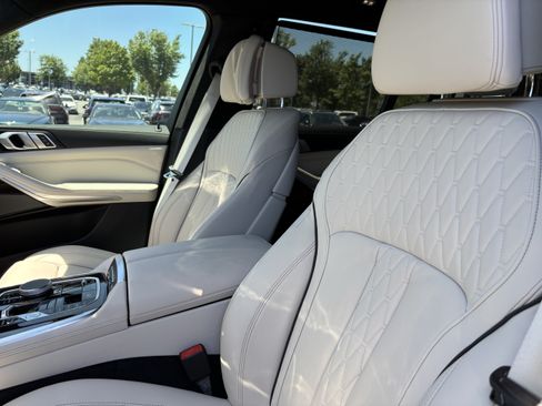 Certified 2023 BMW X7 xDrive40i w/ M Sport Package AWD/4WD image 17