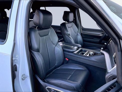 Used 2024 Jeep Wagoneer L Series II w/ Flexible Seating Group image 20