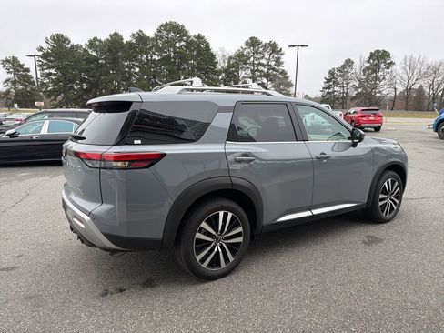 Used 2025 Nissan Pathfinder Platinum w/ Cargo Package image 8