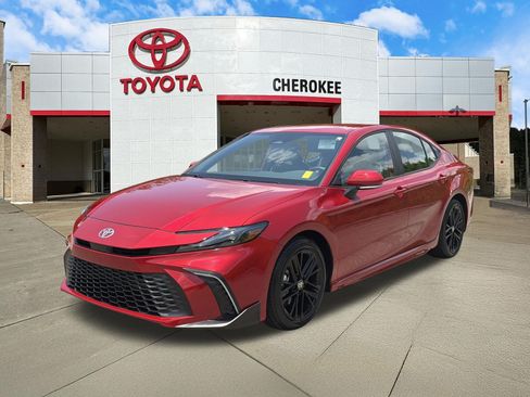 Used 2026 Toyota Camry SE FWD image 1