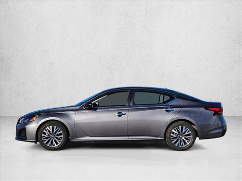 Used 2024 Nissan Altima 2.5 SV image 8