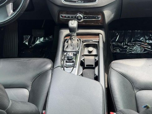 Used 2019 Volvo XC90 T6 Momentum AWD/4WD image 15