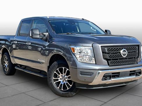Used 2021 Nissan Titan SV w/ SV Convenience Package AWD/4WD image 3