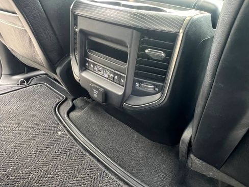 Used 2020 RAM 1500 Limited w/ Black Appearance Package AWD/4WD image 29