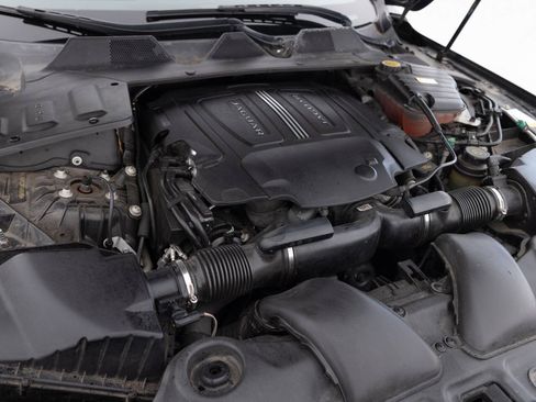 Used 2015 Jaguar XJ RWD image 39