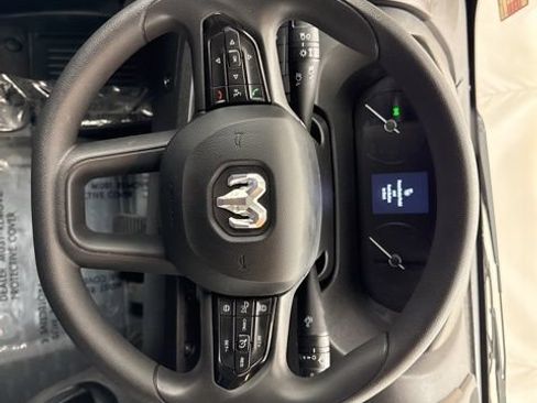 Used 2025 RAM ProMaster 2500 w/ Convenience Group FWD image 18