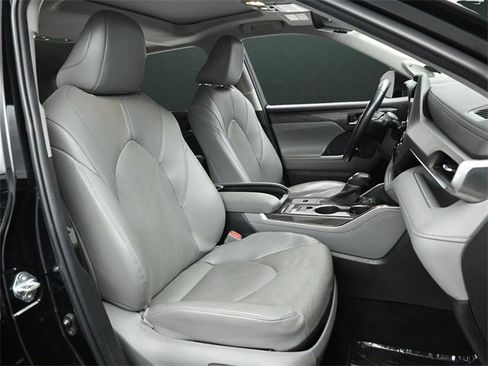 Used 2022 Toyota Highlander Limited image 24