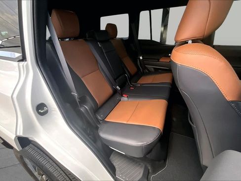 Used 2025 Lexus GX 550 w/ Cold Area Package AWD/4WD image 19