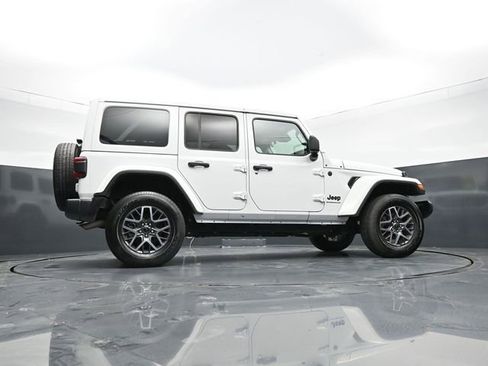 Used 2025 Jeep Wrangler Unlimited Sahara AWD/4WD image 49