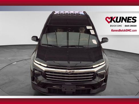 Used 2024 Chevrolet Traverse LT FWD image 3