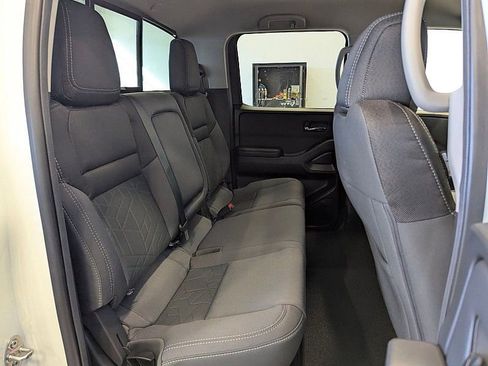 Used 2025 Nissan Frontier SV w/ SV Convenience Package image 17