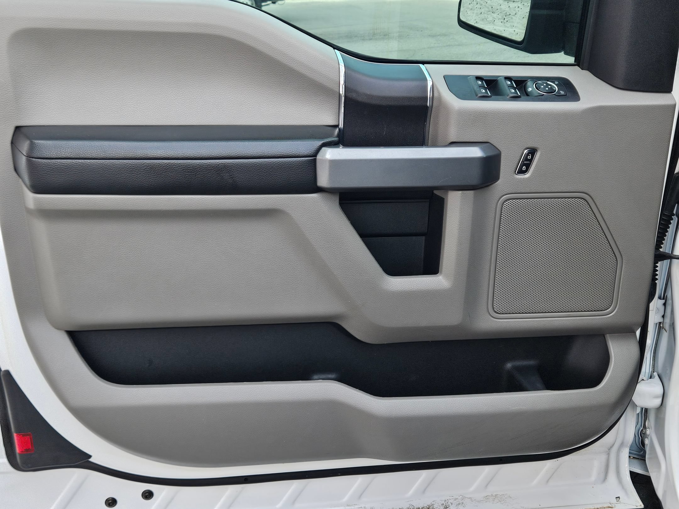 Used 2018 Ford F150 XLT w/ Equipment Group 301A Mid AWD/4WD image 17